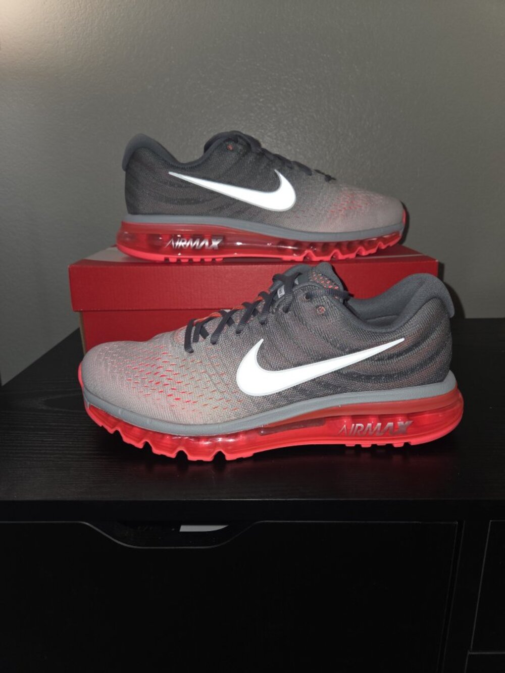 Nike Air Max 2017 Cool Grey Bright Crimson Women's 11 BNIB